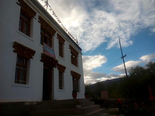 Hotel Rigyal Padam Bagian luar foto